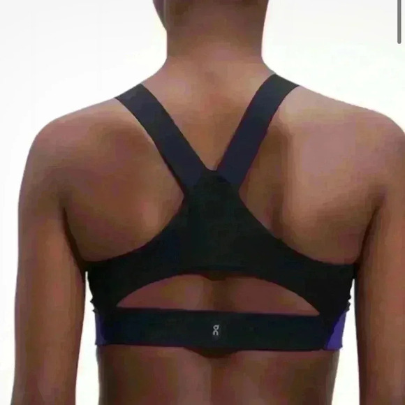 On cloud women endurance bra - Picture 2 of 6